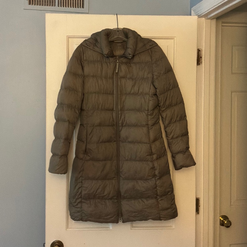 Uniqlo Ultra Light Down Long Hooded Puffer Coat Gray Womens S Winter Warm Travel